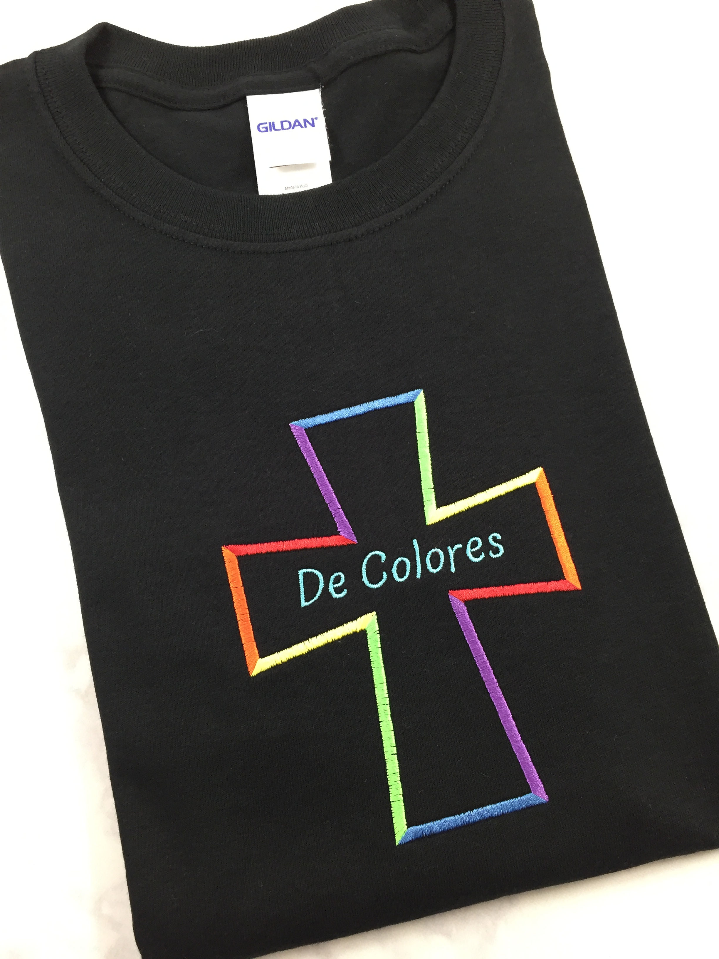 Emmaus De Colores Rainbow Embroidery Cross T-Shirt