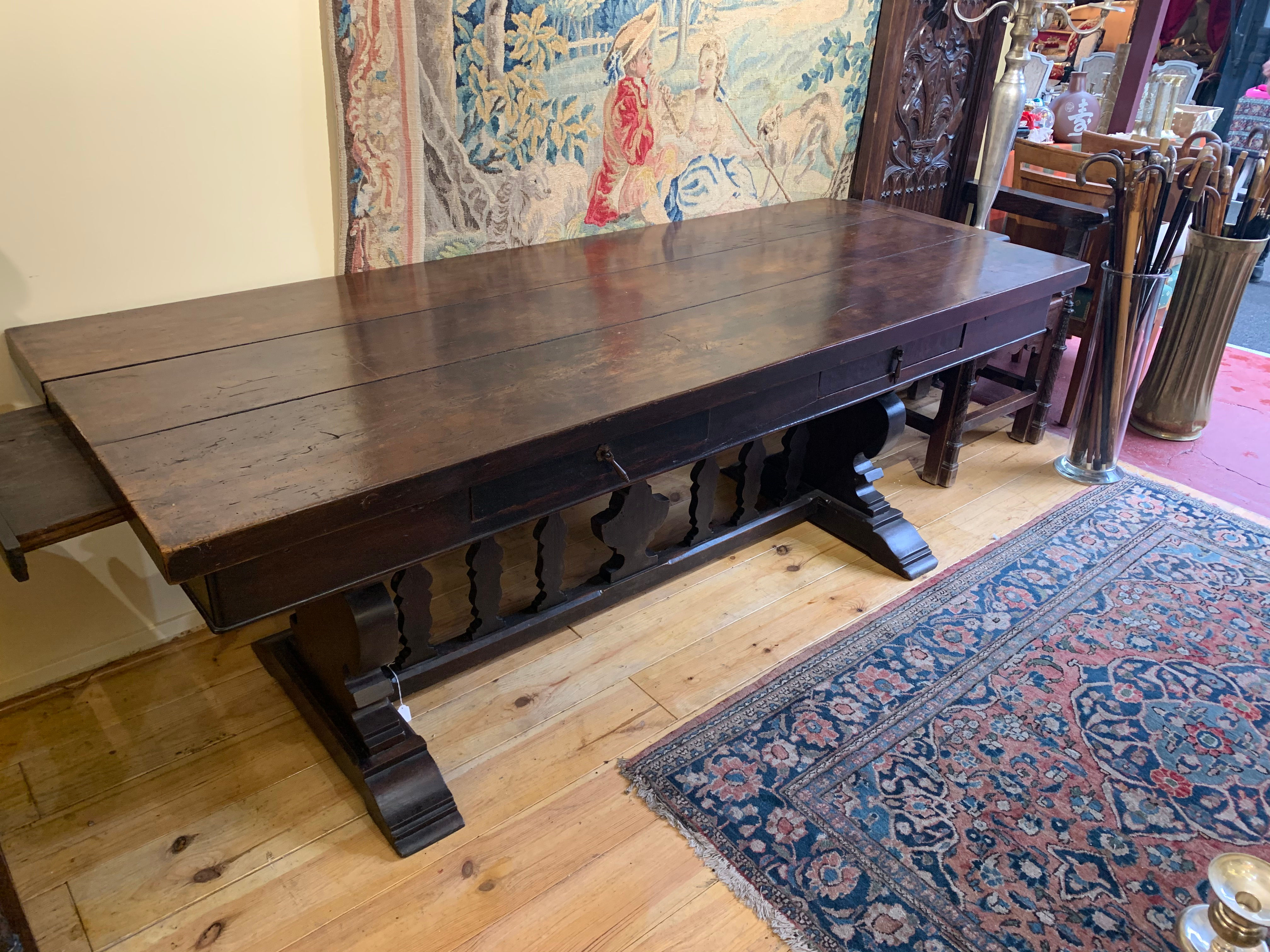 Table bureau en chaîne , 19ème siècle .