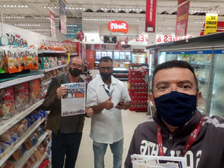 Jornal é entregue para promotor