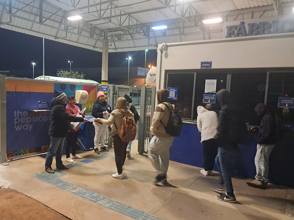 STIA Sorocaba entrega boletins informativos na Pepsico