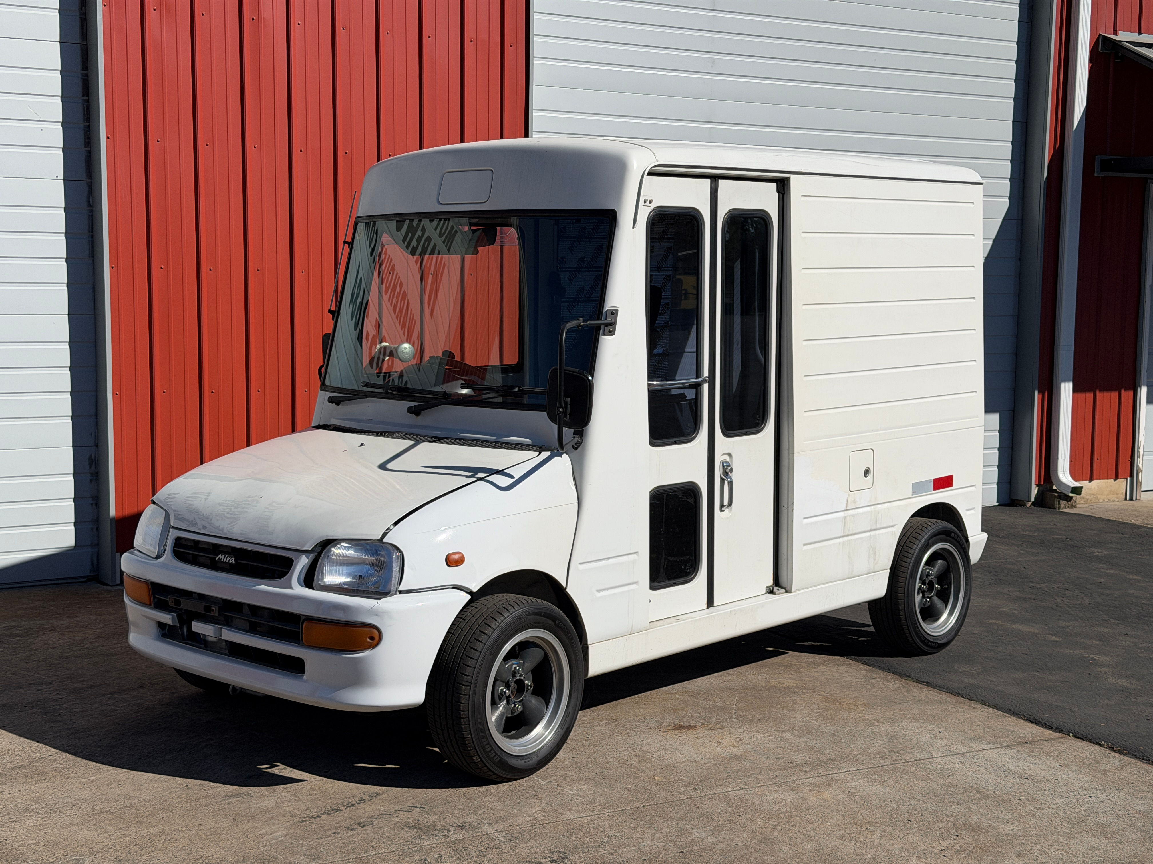 Daihatsu Mira - 4WD - Mini Box Truck