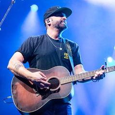 Dean Brody performing to a near sell-out audience at the 2025 edition of the annual Burt Block Party in Winnipeg.