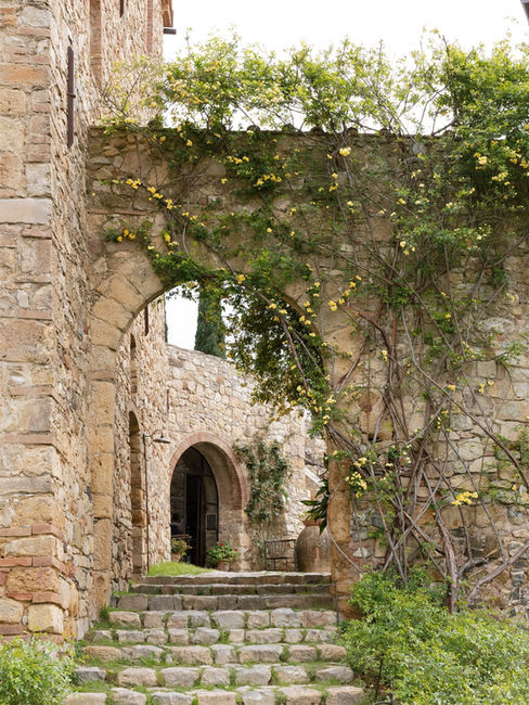 Castello di Vicarello wedding venue in Italy