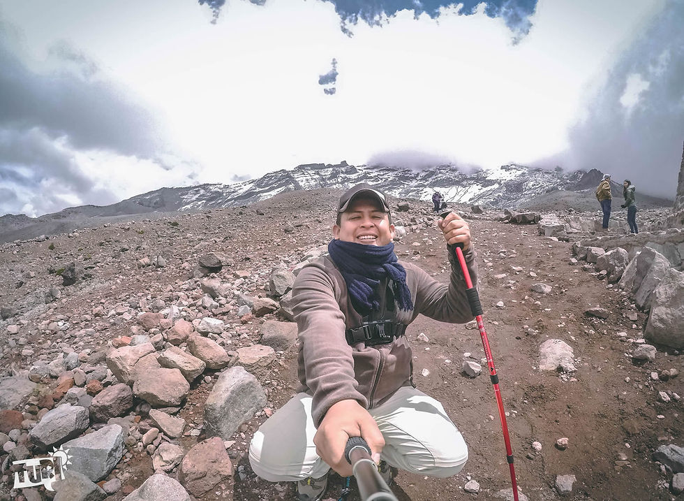 Subiendo el Volcán Chimborazo hacia el refugio Whymper