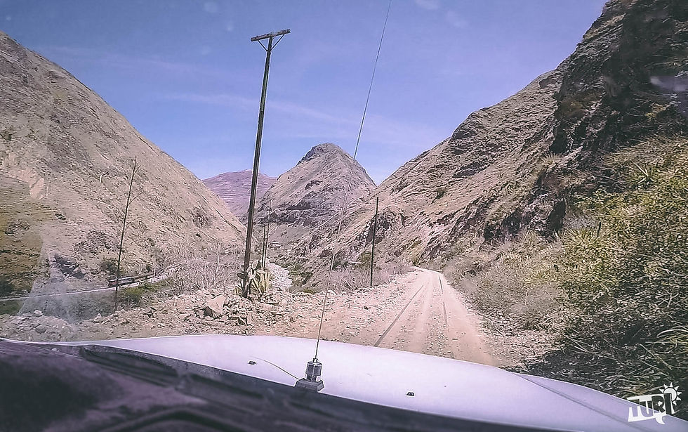 Ruta en camioneta hacia la estación de tren en sibambe