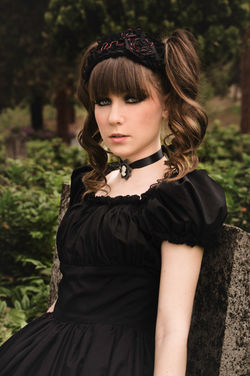 Model: Catryna Akins