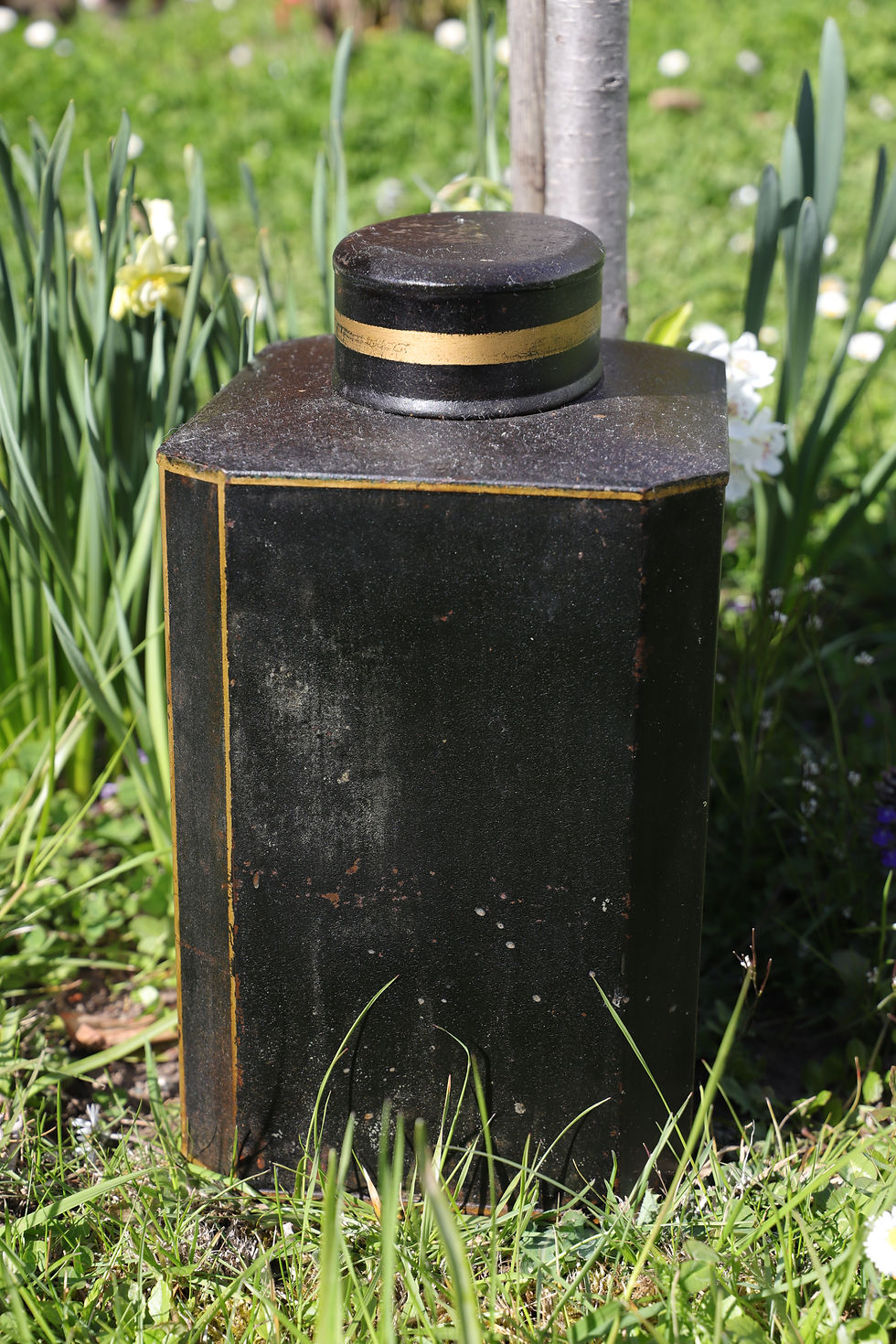 Thumbnail: Large metal tea box with Japanese decor - Circa 1900