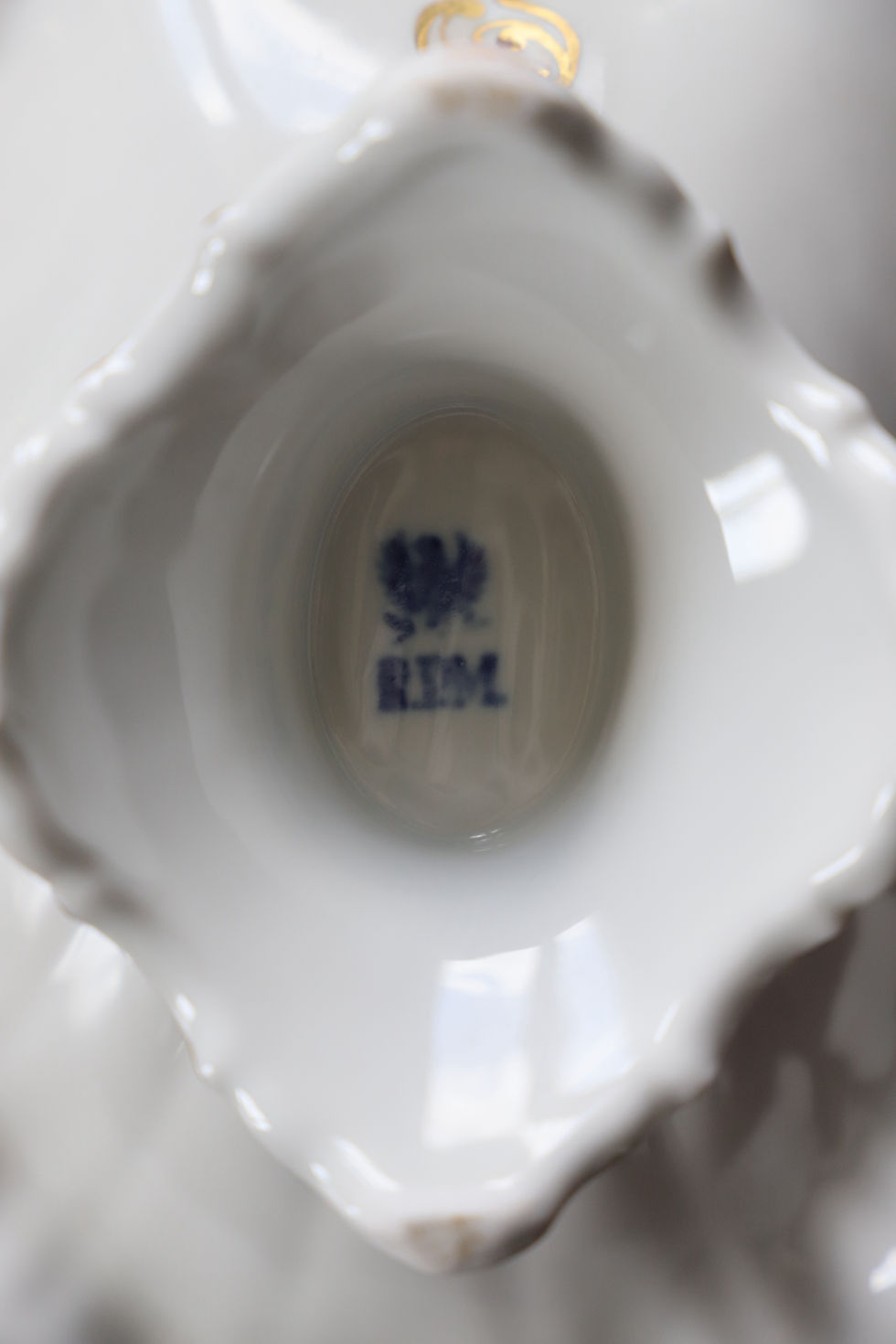 Thumbnail: Shell-shaped bowl on a stand from the Royal Berlin Manufactory