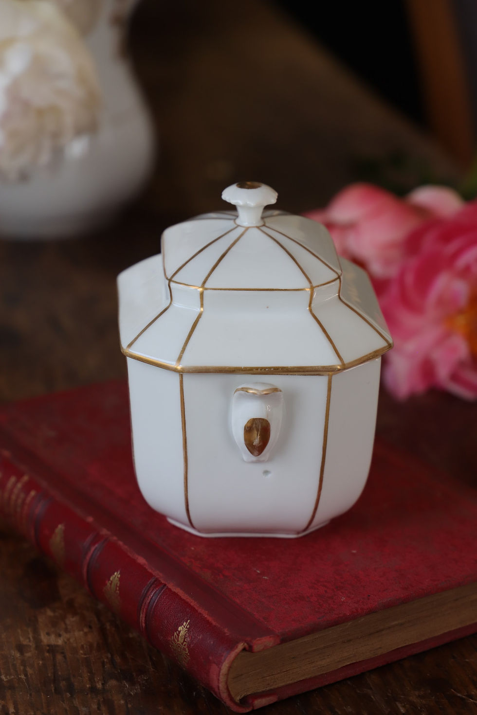 Miniature : Pot couvert en porcelaine de Paris
