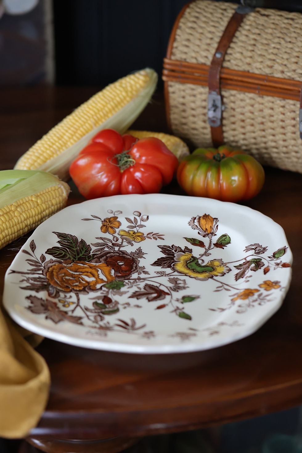 Thumbnail: Ironstone vintage dish from Masons - Modèle Chantilly