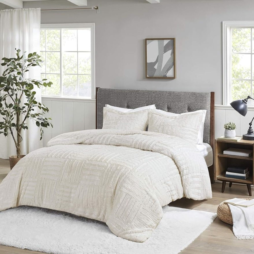 Arctic Fur Down Alternative Comforter King/California King Ivory