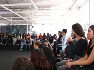 Feira do Livro de Porto Alegre recebe estudantes da rede municipal com auxílio para compra de livros