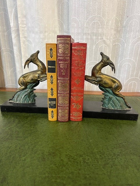 Miniature : Serres livres régule antilopes sur marbre