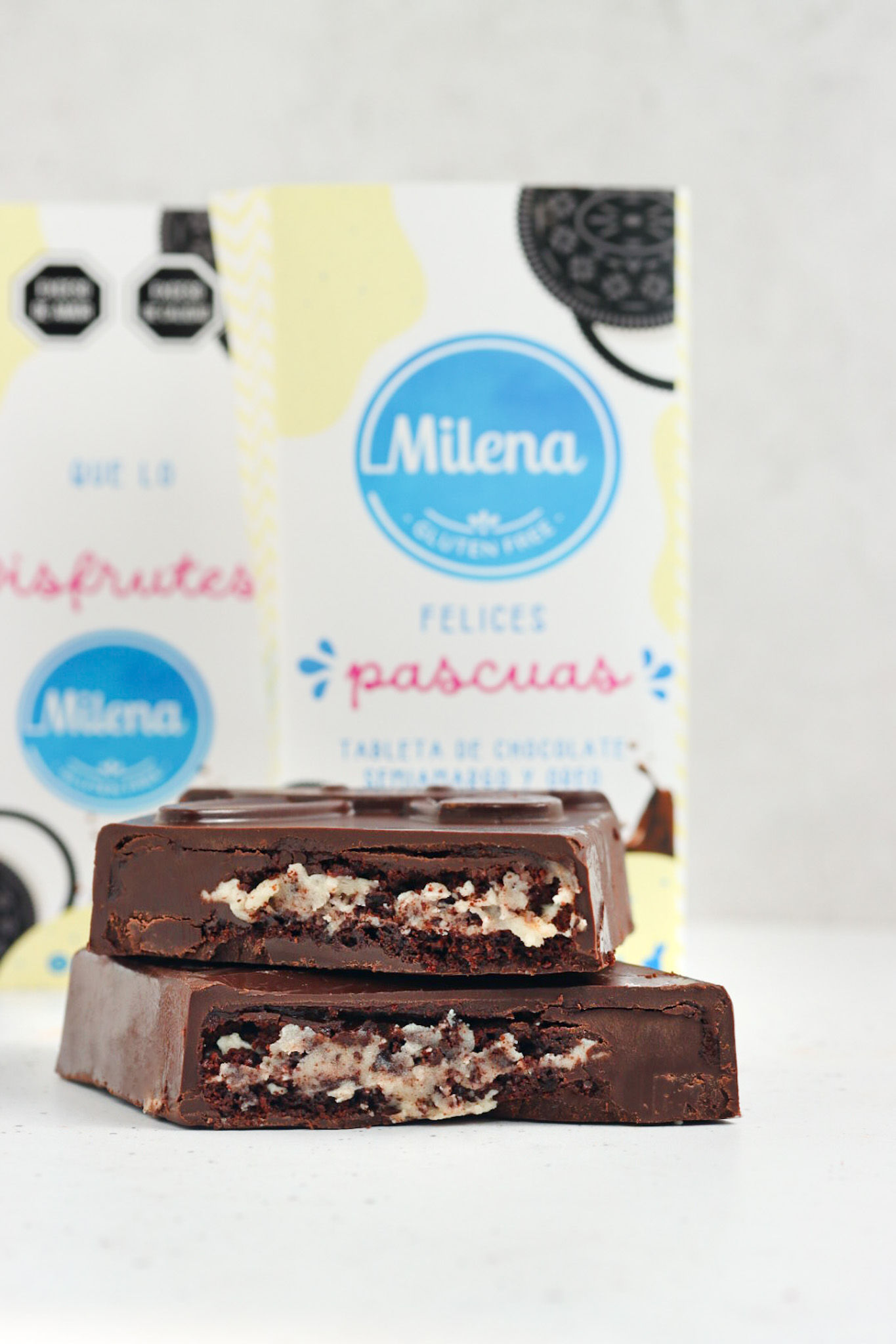 Tableta de chocolate semiamargo y Oreo