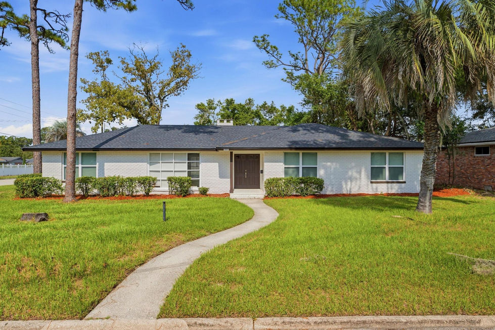 Ranch home with front lawn – PhotographyByDereck, Jacksonville FL