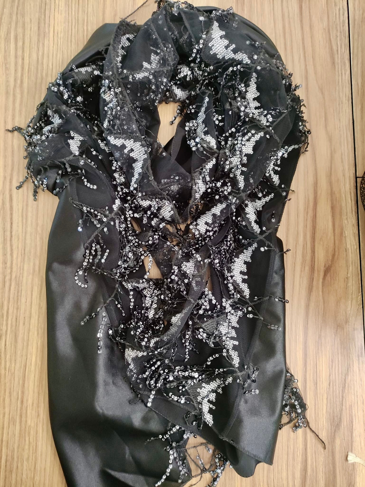 שחורה ואלגנטית