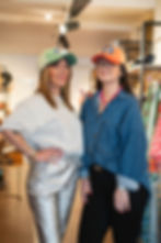 Amélie et Eva, vos conseillères mode de la boutique Porte 19 à Auray (56400)