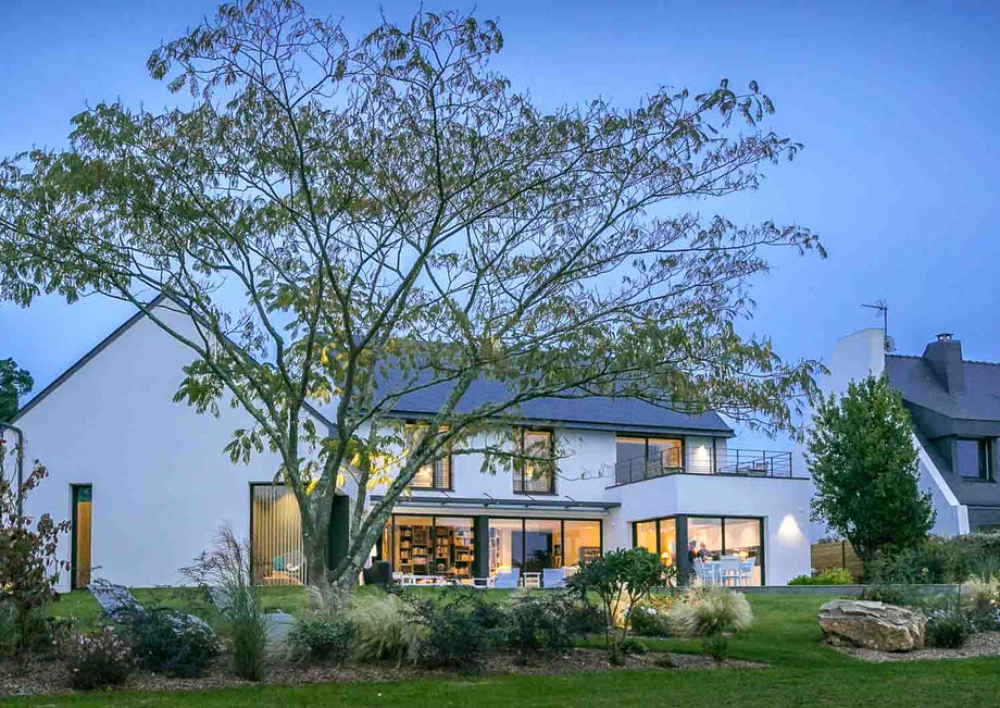 Paysagiste Vels Paysage à Vannes réalise travaux d'espaces verts, terrassement, végétal, abris, clôtures, carrelage, murets, éclairage