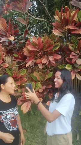 Video showing a young woman interviewing an older woman in Ecuador