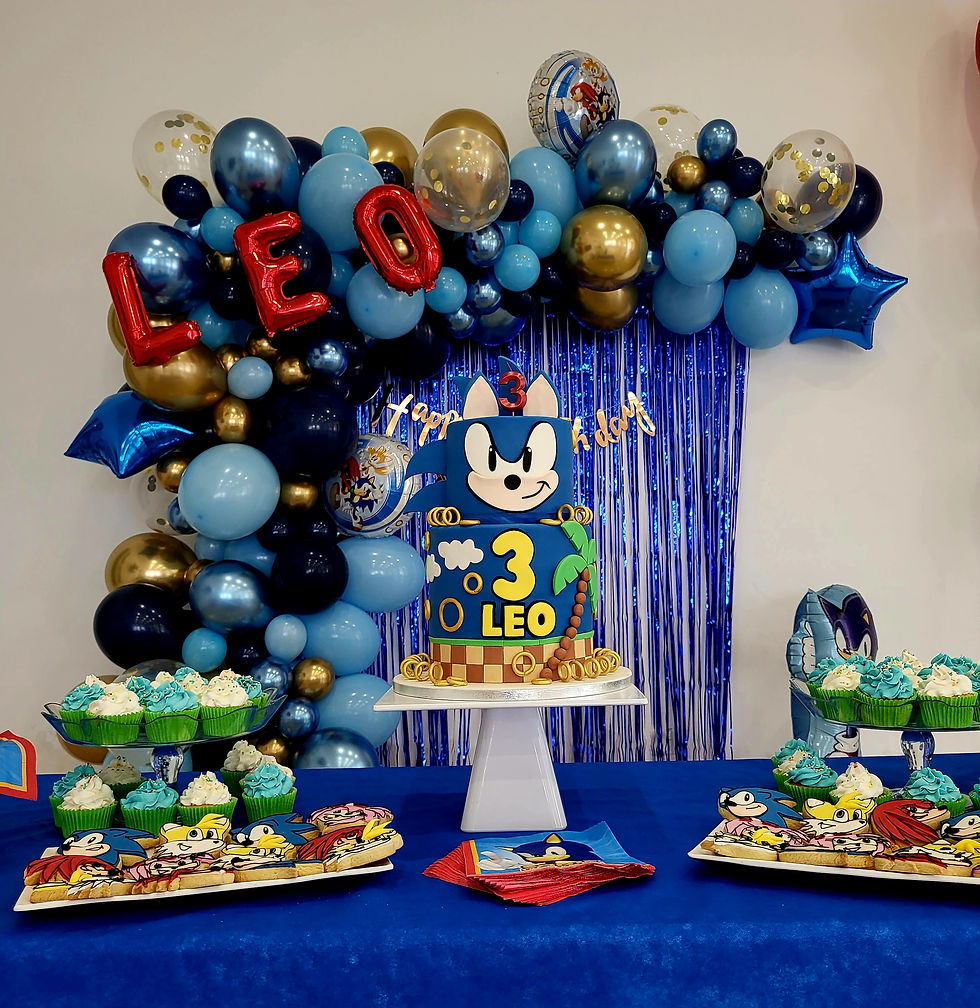 Thumbnail: Sonic themed balloon arch garland with 4 x18"foils on frame & 2 curtains only