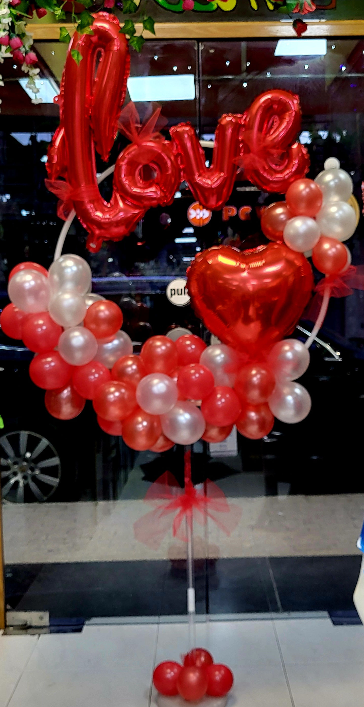 Hula hoop balloon decoration using love script balloon, mini balloons & heart fo