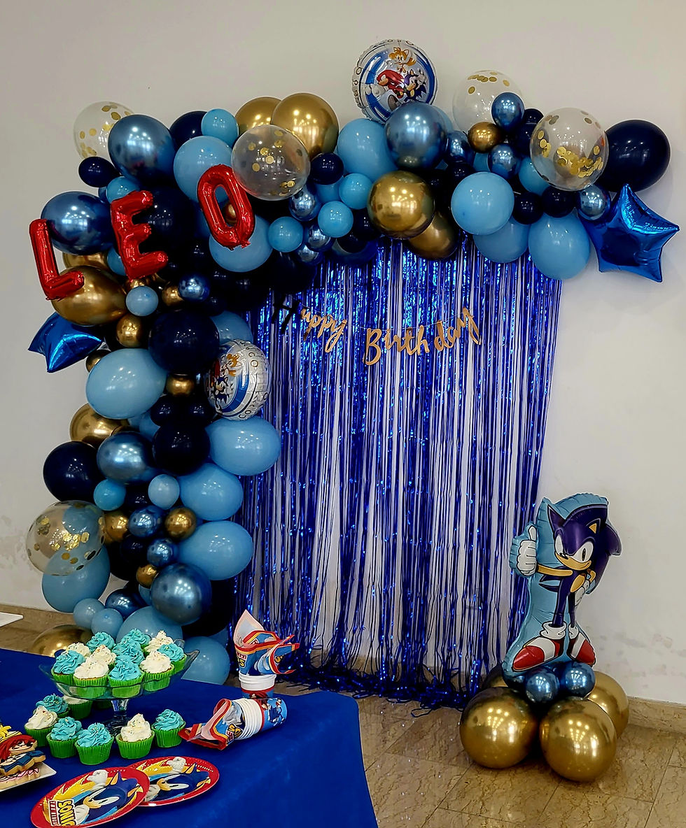 Thumbnail: Sonic themed balloon arch garland with 4 x18"foils on frame & 2 curtains only