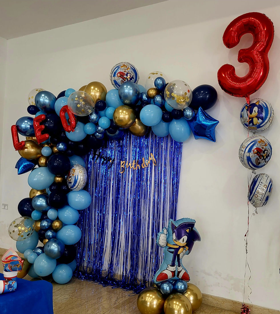 Thumbnail: Sonic themed balloon arch garland with 4 x18"foils on frame & 2 curtains only