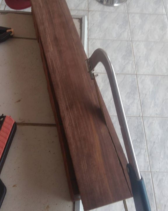Cortando a escala na mão.jpg