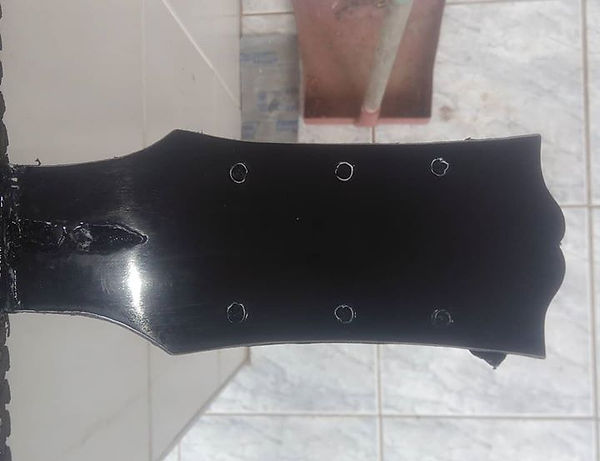 Verniz, primeira demão..jpg
