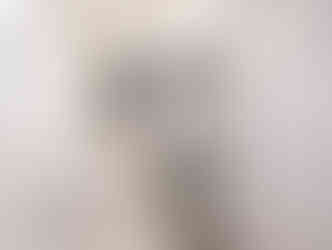 經典U型廚房設計:以發揮最大線性動線為目標,超大長條形工作枱、洗衣機、電磁爐及雪櫃均體現精準佈局。簡約時尚的廚櫃及吊櫃,令戶主輕鬆享受入廚體驗。