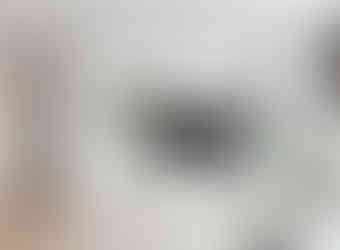 高雅裝飾設計以專業室內設計團隊視角，為你打造「治癒鼠尾草綠」風格，融合現代簡約，精準調配淺灰色、暖白、鼠尾草綠、淺原木四色，透過訂造傢俬與牆身櫃，打造從社交區到私密區統一又療癒的色彩組合格調，為你身心