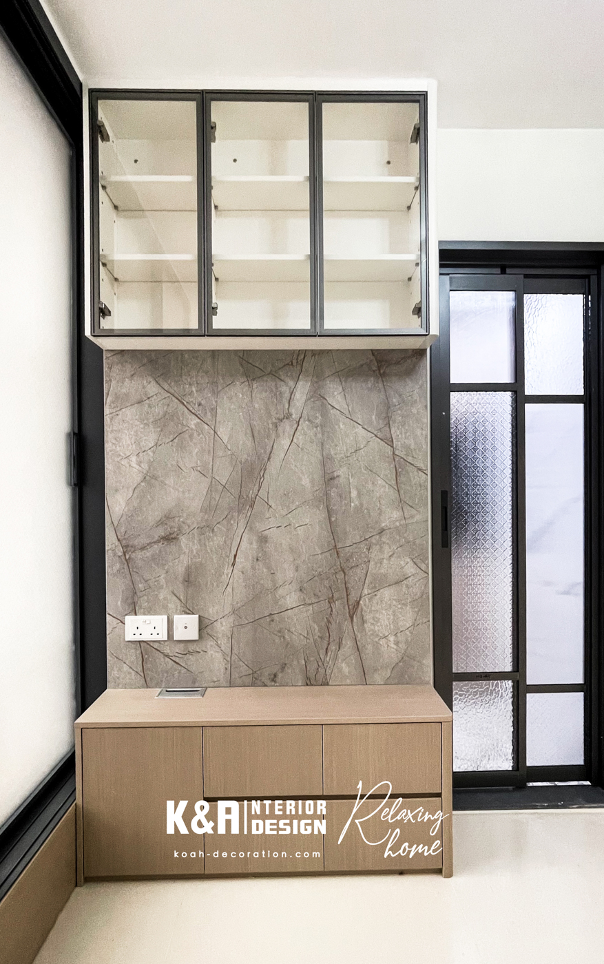 魔法採光神器:磨沙強化玻璃趟門 客廳同睡房中間只用一扇磨沙玻璃趟門,白天拉開,自然光滲進客飯廳,採光即刻提升兩倍;夜晚推埋,私隱滿分,更添朦朧美感。