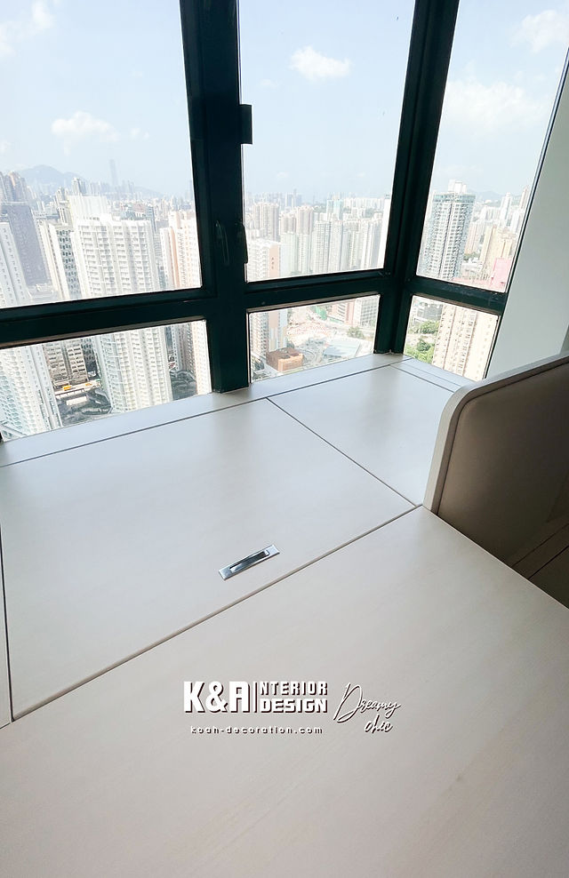 窗台位置同樣設有隱藏拉抽，讓空間每一吋都發揮最大價值，空間利用最大化。
