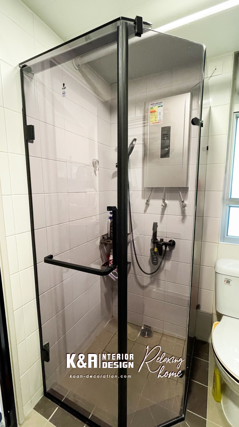 【浴室設計】一道很有「存在感」的高質鋁材配上強化磨沙玻璃門，立刻為單位添上高級感，優質浴屏配以茶色強化玻璃更是絕配，穿透感倍大浴室活動空間。