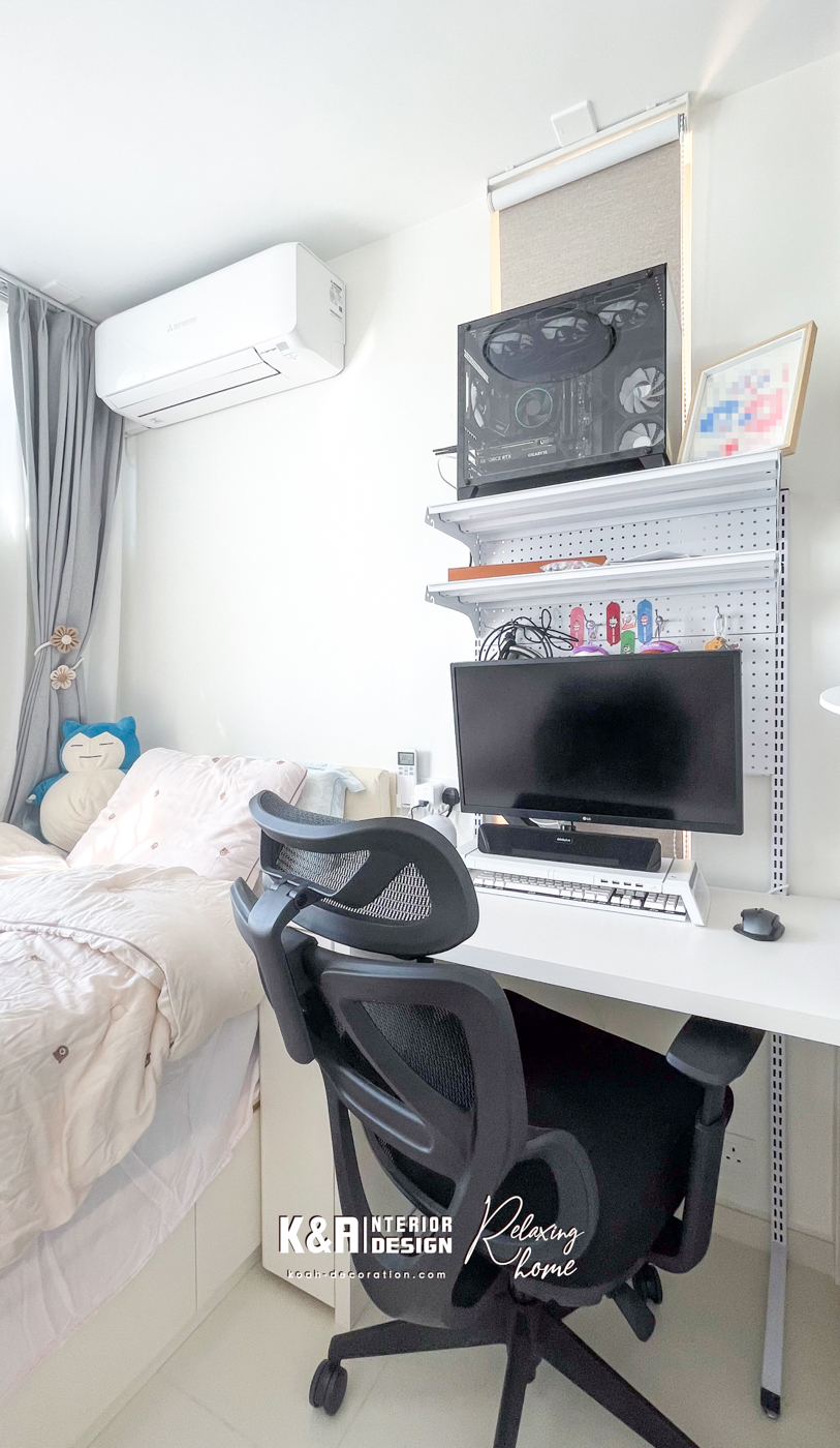 訂造一體櫃融合收納與書桌，淺米白表面＋廣闊抽屜，大量收納衣物外，桌面適合遙距工作、學習、化妝裝扮及展示飾品，最大化小睡房空間利用。