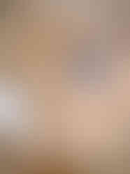 故事書童話樂園風  訂造旋轉書櫃＋弧形城堡床＋投影牆，可打造「故事舞台區」，每天睡前都是童話時間。