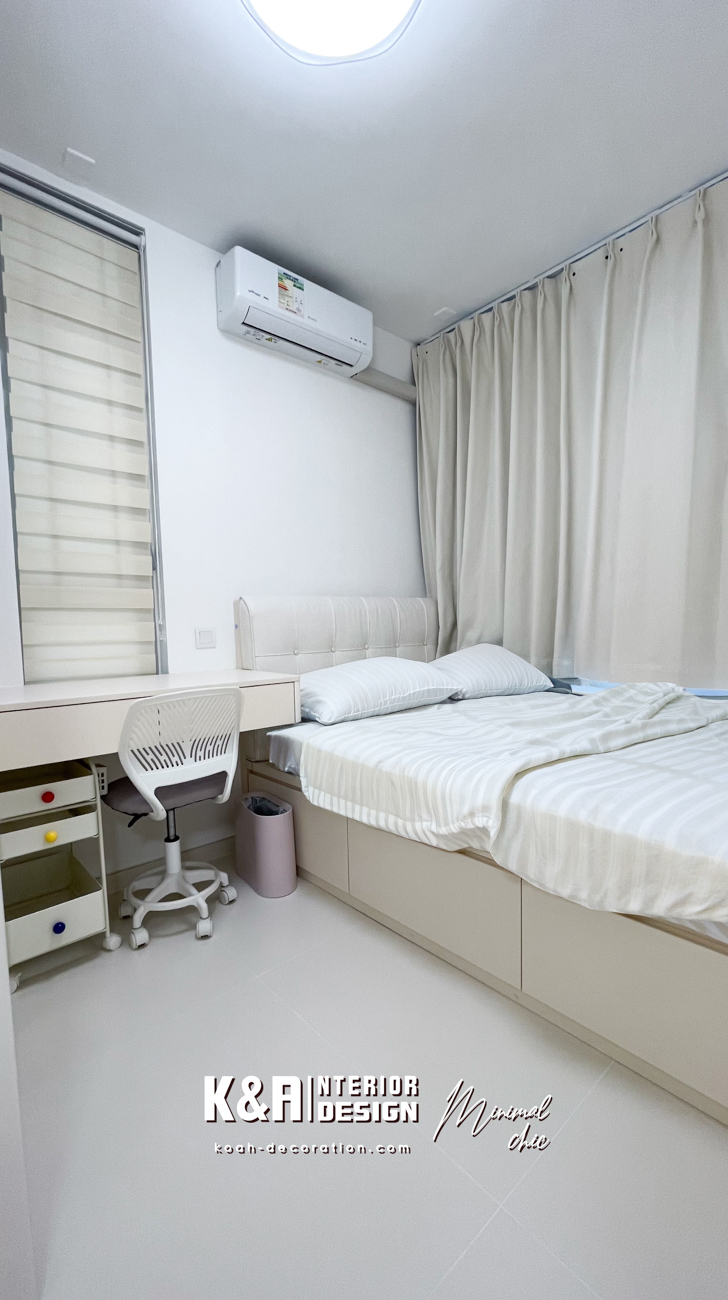 訂造平台儲物床架:低矮設計搭配底部大容量抽屜,解決被褥與雜物收納問題,床頭以簡約人造皮軟包床頭設計增添柔軟舒適感。