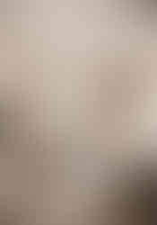 弧形傢俬的詩意哲學:以訂造弧形沙發為例,米白絨布如雲海般包覆柔和曲線,捨離剛硬直角,斷絕視覺壓抑;全捨離原則下,僅留核心傢俬,空間如詩行般簡潔,放大15%的視覺流動,增添現代輕奢的溫柔韻味。