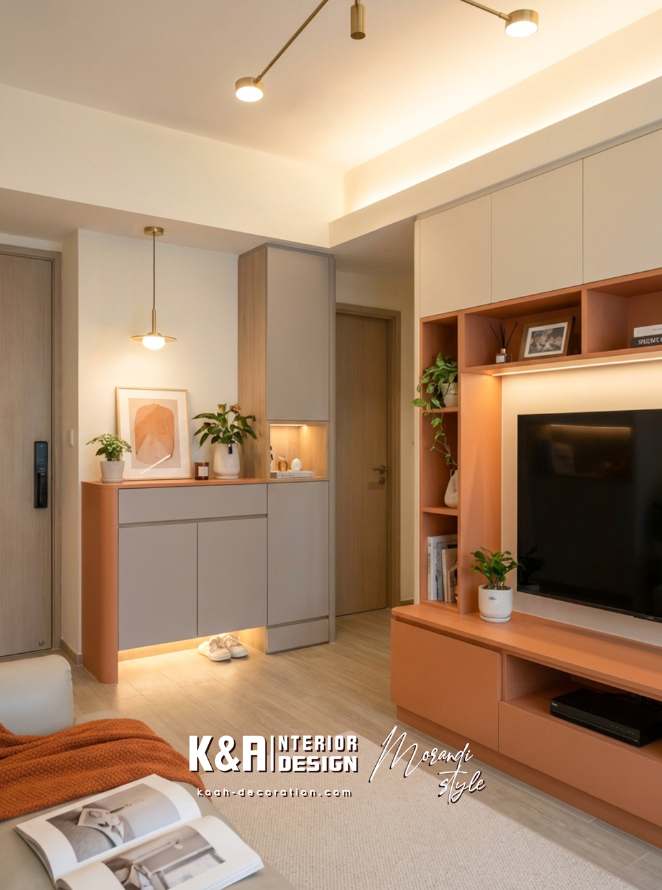 訂造霧灰基調＋霧橘子色調的牆身收納櫃，內置可調式暖光LED燈帶及隱藏式感應燈，晚上營造如夕陽般的溫柔光影，回家第一步就能感受到被溫柔迎接的情緒價值。