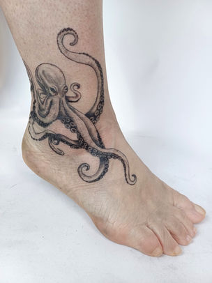 Octopus tattoo, ankle tattoo, tatouage cheville, tatouage pied, tatouage poulpe