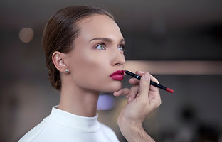 Aplicación del lápiz labial