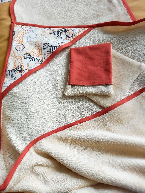 Miniature : Cape de bain et gants de change (PDF)