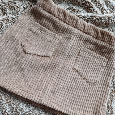 Jupe simple avec poches plaquées