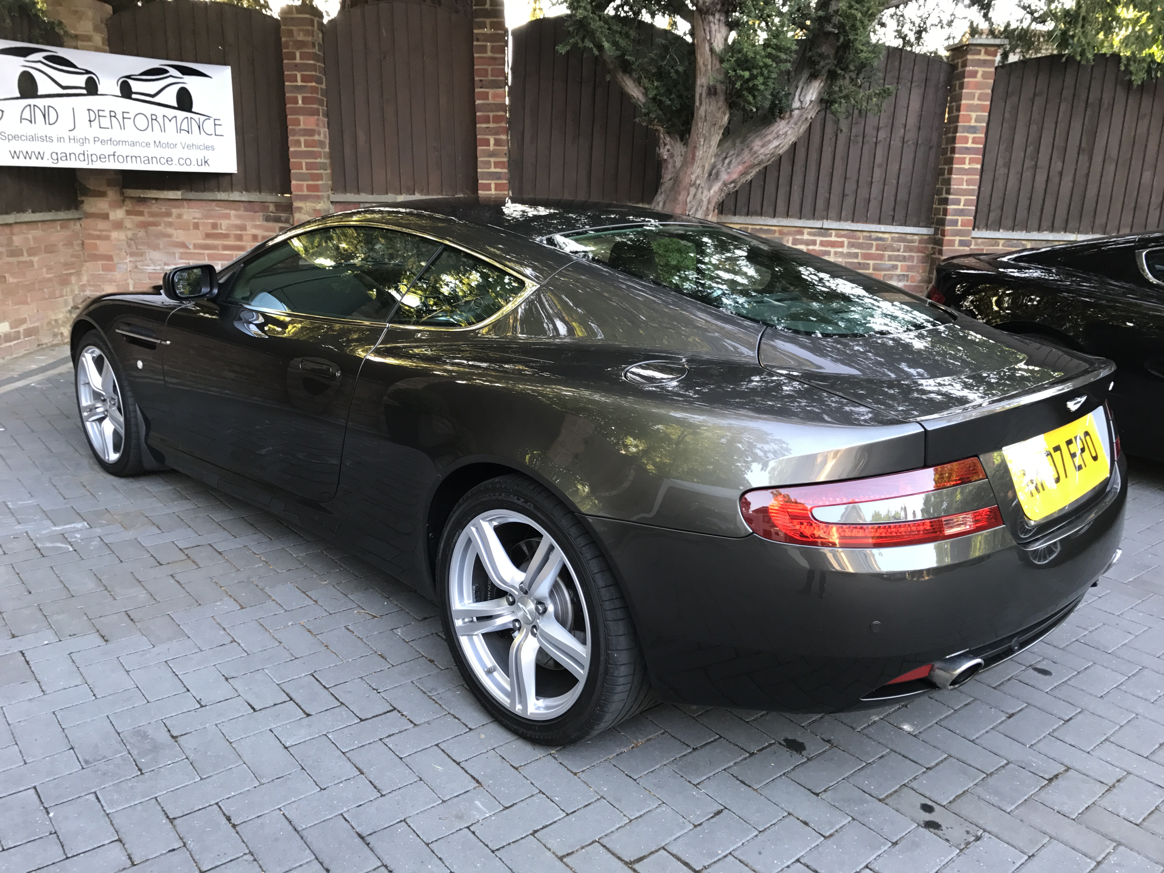 Aston Martin DB9 2007 Cumberland Grey | Fratelli