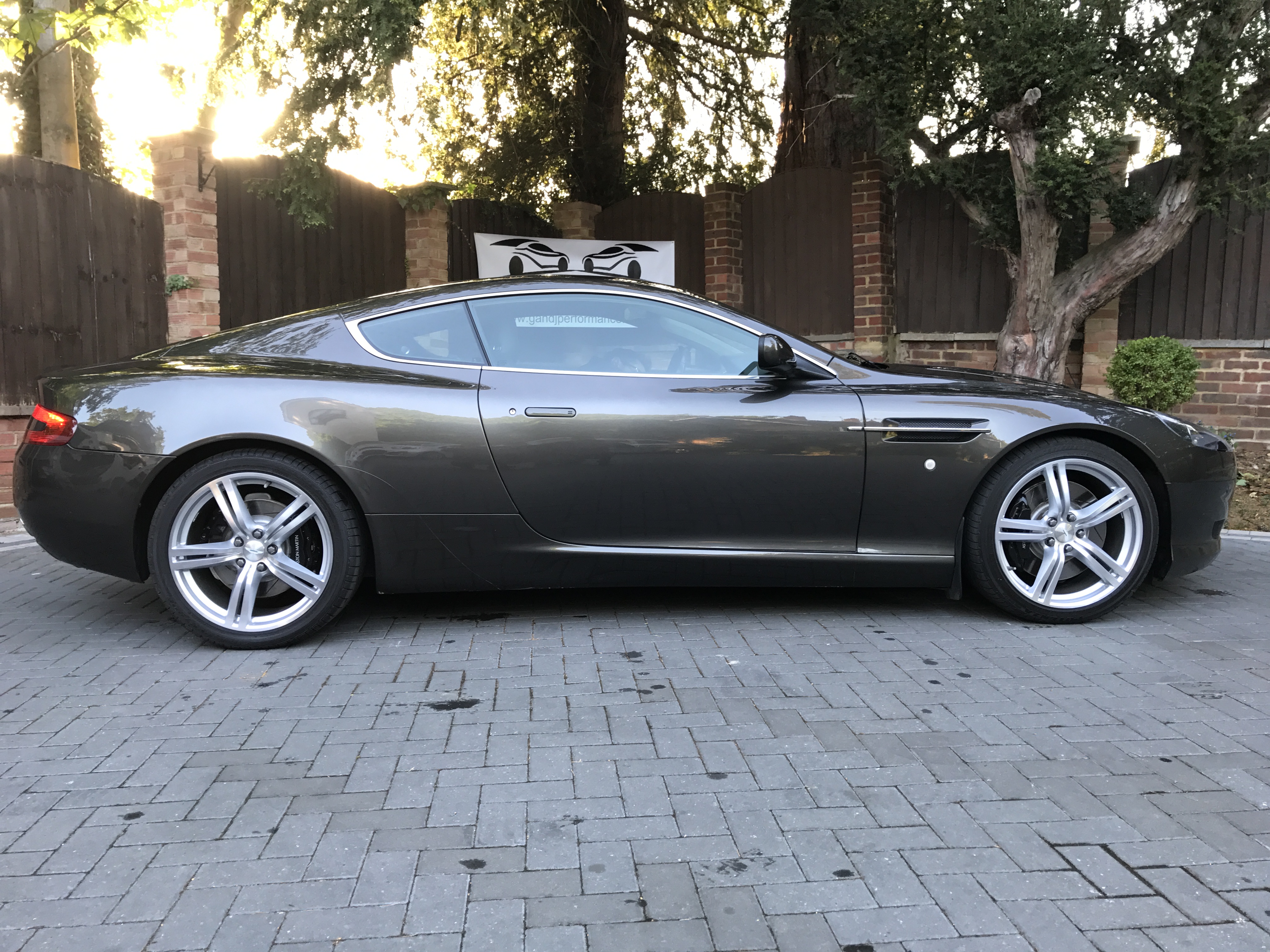 Aston Martin DB9 2007 Cumberland Grey | Fratelli