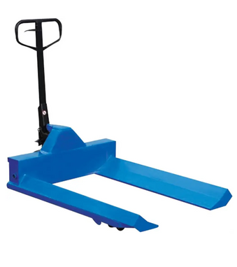 Atlas ATTPB bobin taşıma transpaleti, 1 ton yük taşıma kapasitesi ile özellikle yuvarlak ve ağır bobinlerin güvenli taşınmasını sağlar. Geniş ayakları ve sağlam yapısı sayesinde büyük bobinler kolayca transpalete alınabilir ve kontrollü bir şekilde kaldırılarak hareket ettirilebilir. Bobin sektöründe güvenli ve sorunsuz taşıma için ideal çözüm sunar. Geniş çatal yapısı, büyük boy bobinlerin rahatça taşınmasını mümkün kılar ve dar alanlarda bile yüksek manevra kabiliyeti sağlar.