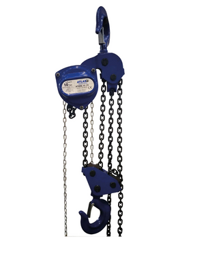 Atlas ATSOC 10-12 yük emniyetli caraskal, 10 ton (10.000 kg) yükü 12 metre yüksekliğe az kas gücü ile güvenli ve kontrollü şekilde kaldırmak için tasarlanmış profesyonel manuel vinç modelidir. Uzun operatör zinciri ve kompakt tasarımı sayesinde yüksek tavanlı kapalı alanlarda verimli kullanım sağlar. Kapalı metal gövdesi kasnağı koruyarak düşük dirençli ve dayanıklı çalışma sunar. Emniyet mandalı sistemi yükün yanlışlıkla düşmesini engeller. Dayanıklı metal alaşımlı balata ve çift emniyet sistemi sayesinde maksimum güvenlik ve uzun ömürlü performans sağlar.