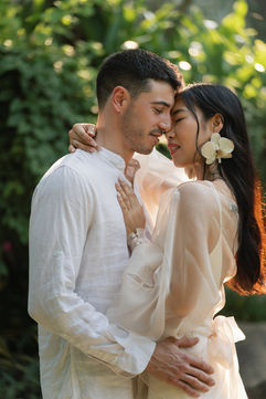 Lisa and Carlos embracing during their prewedding shoot – Cam Ranh