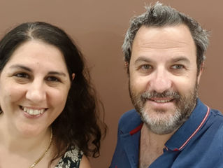 פרק 104- שיחה עם כנרת יפרח, כותבת מיקרו-קופי ומאפיינת שפה