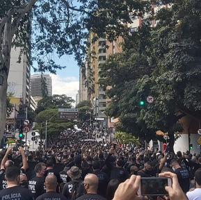 POLÍCIA NA RUA POR SEUS DIREITOS